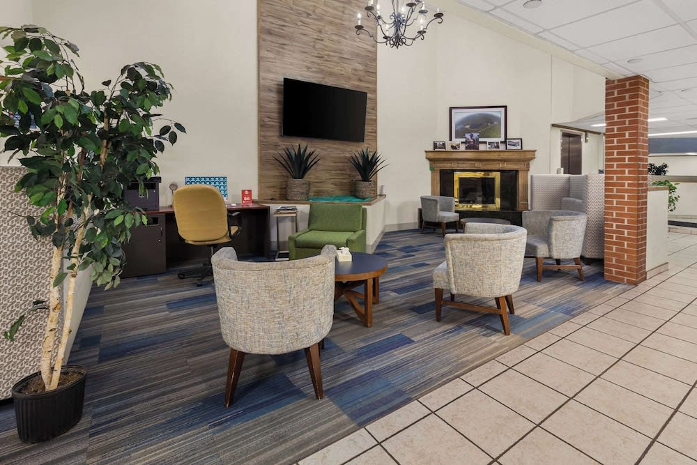 Quality Inn & Suites Altoona 1