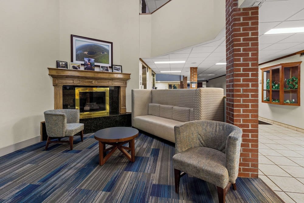 Quality Inn & Suites Altoona 2