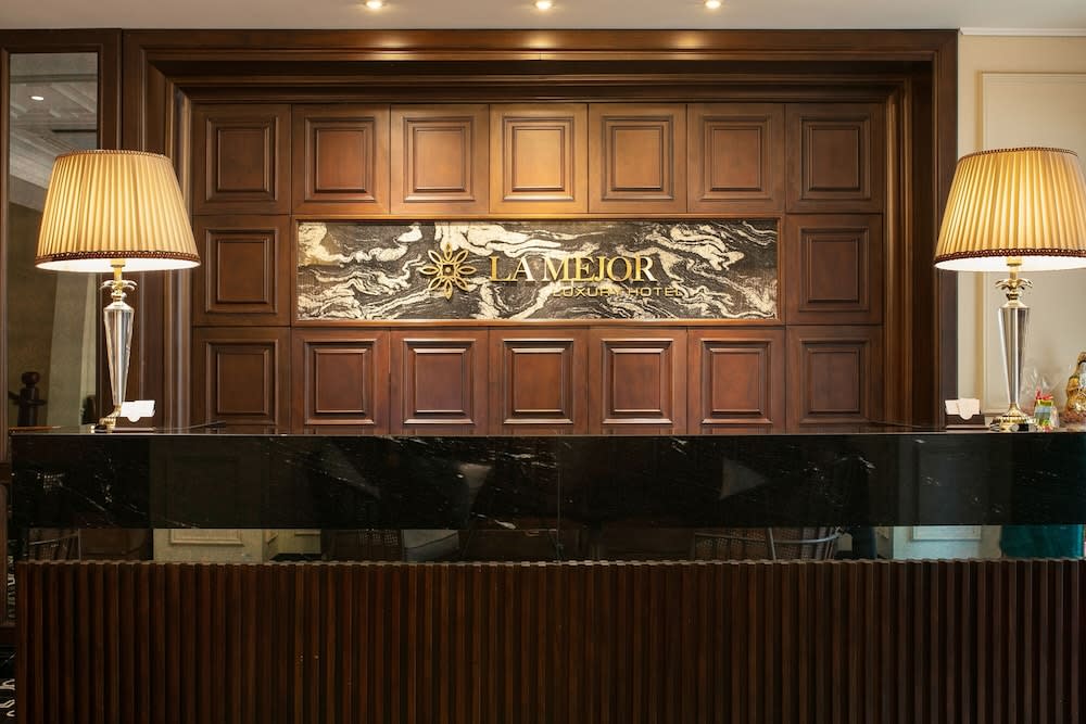 La Mejor Hotel & Sky Bar 5