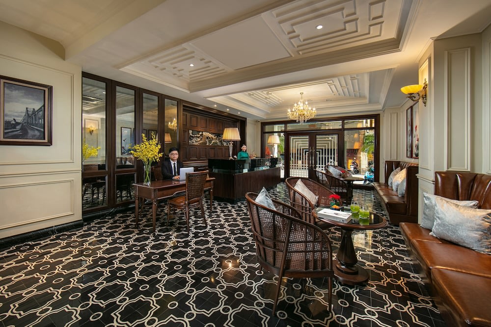 La Mejor Hotel & Sky Bar 4