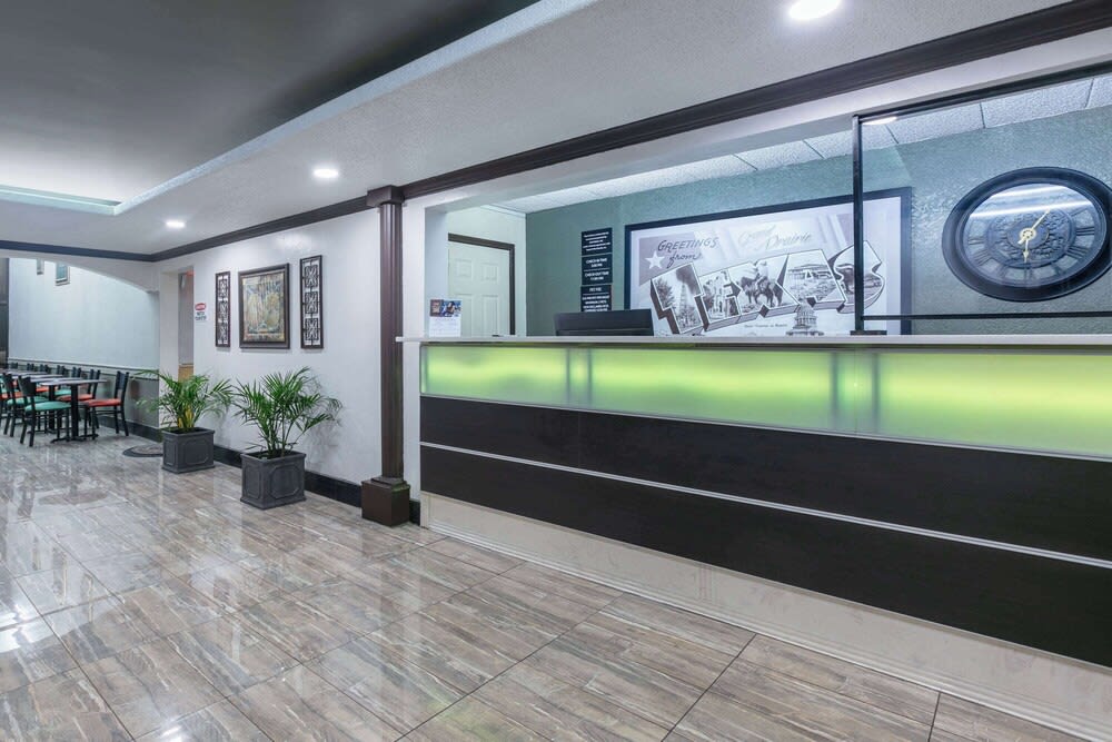 La Quinta by Wyndham Dallas Grand Prairie North 3