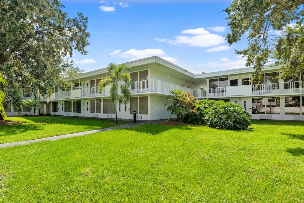 Baymont by Wyndham Orlando Lake Buena Vista South 1