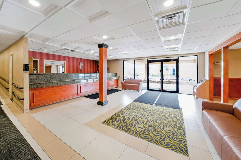 Americas Best Value Inn Foxboro 2