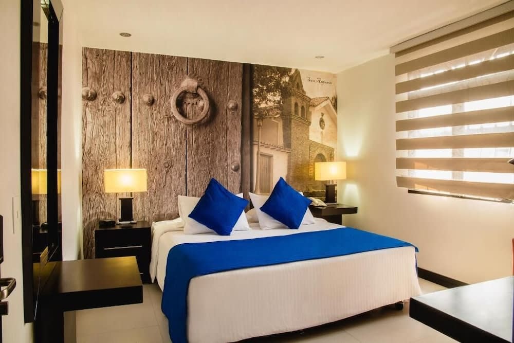 Hotel Puerta de San Antonio 1