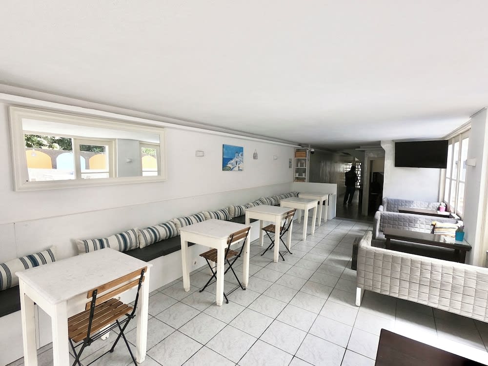 Anny Studios & Rooms Perissa Beach 4