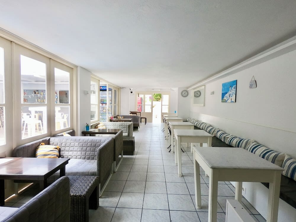 Anny Studios & Rooms Perissa Beach 2