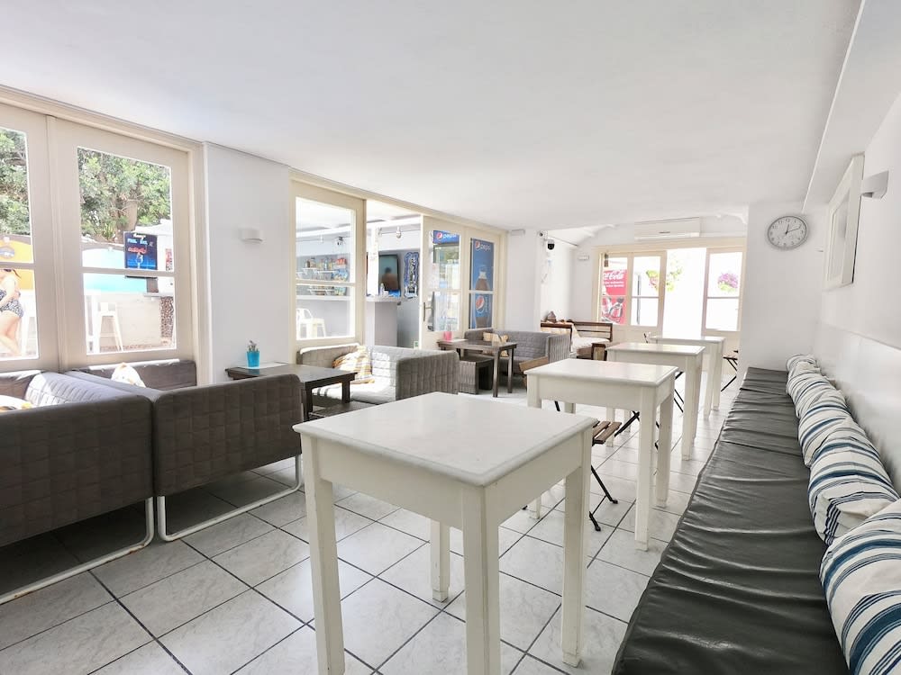 Anny Studios & Rooms Perissa Beach 3