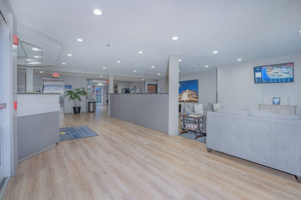 Microtel Inn & Suites by Wyndham Albertville 1
