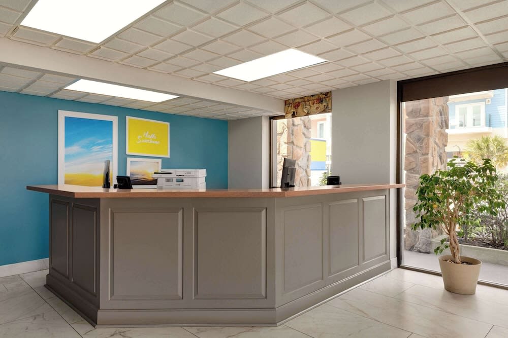 Days Inn by Wyndham Myrtle Beach-Beach Front 2