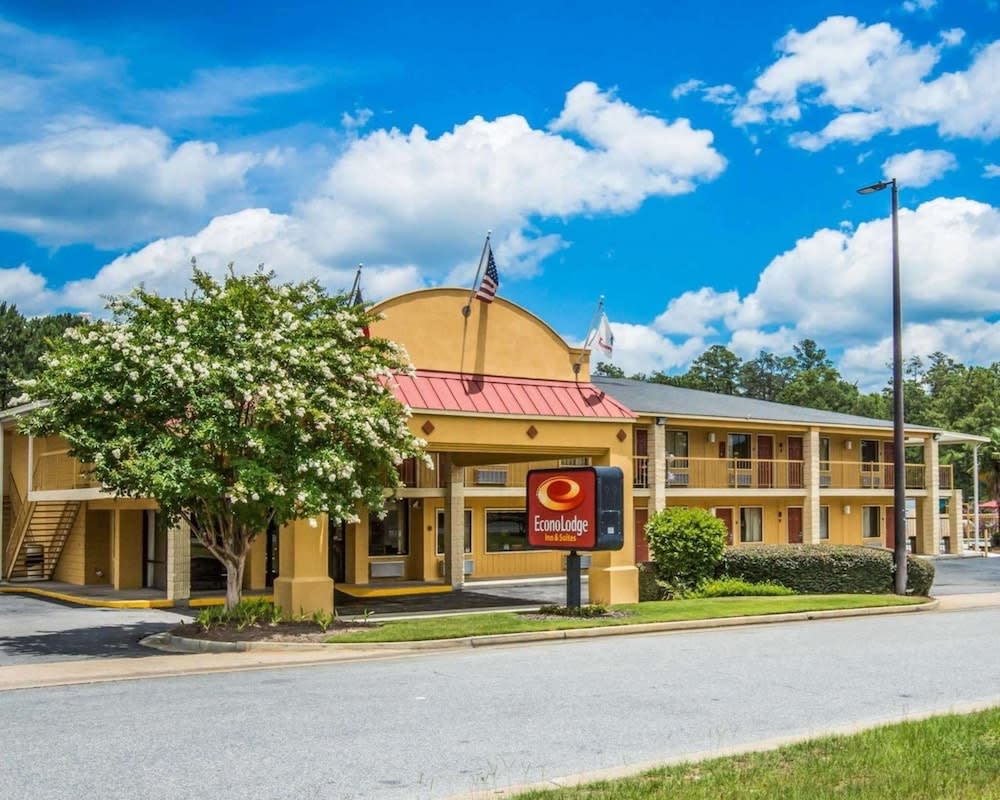 Econo Lodge Inn & Suites Columbus near Fort Benning 1