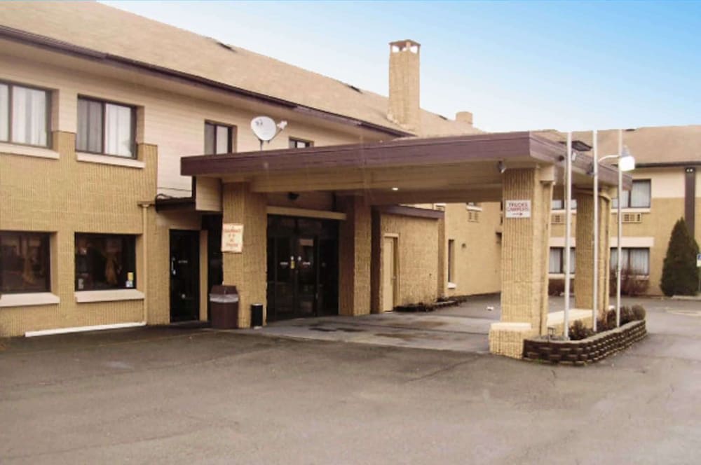 Quality Inn & Suites Binghamton Vestal 1
