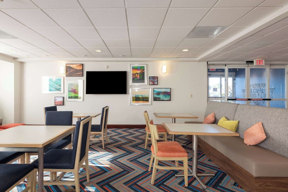 Hampton Inn & Suites Pittsburg, CA 2