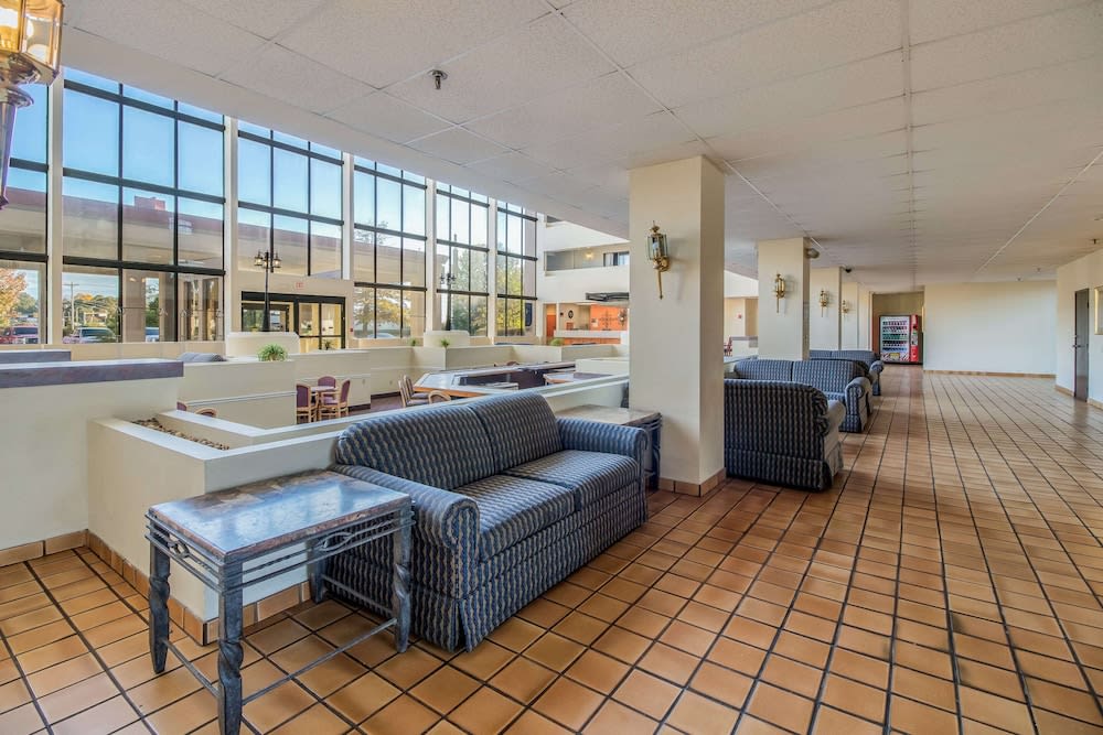 Clarion Hotel Jackson Northwest 3