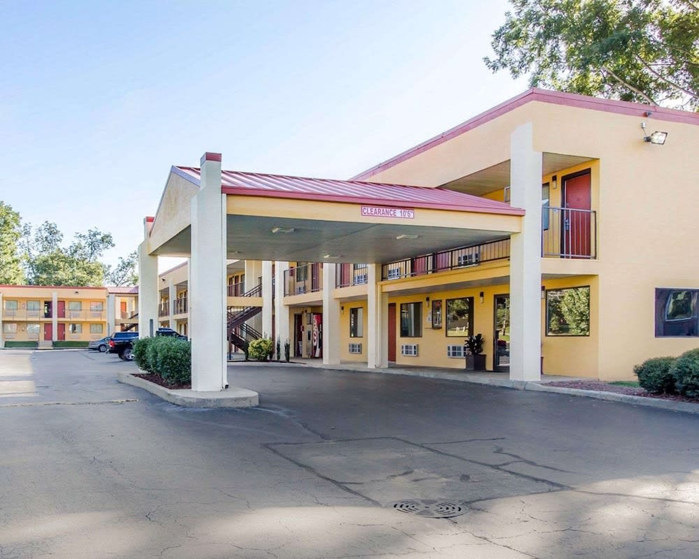 Econo Lodge Lanett 1