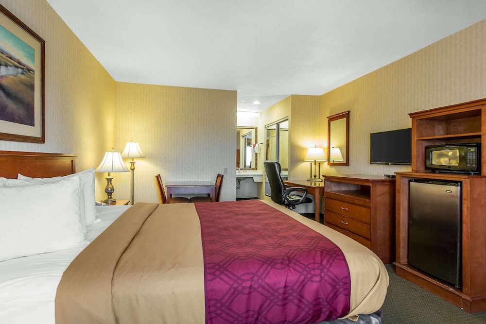 Econo Lodge Inn & Suites Riverside - Corona 5