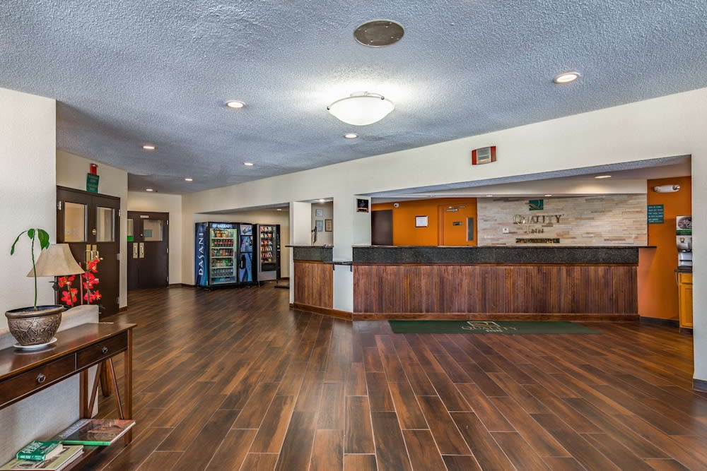 Quality Inn Schenectady - Albany 2