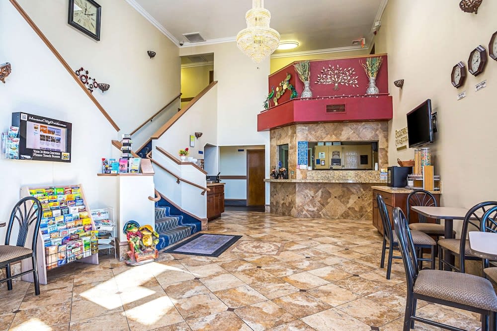 Rodeway Inn & Suites Lake Havasu City 2
