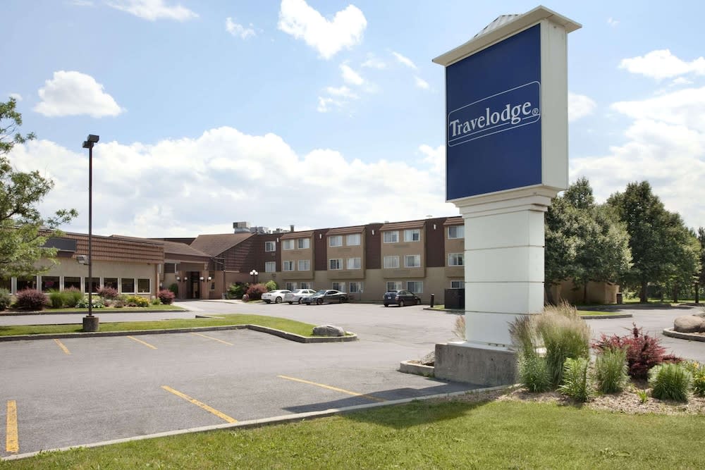 Travelodge by Wyndham Ottawa East 1