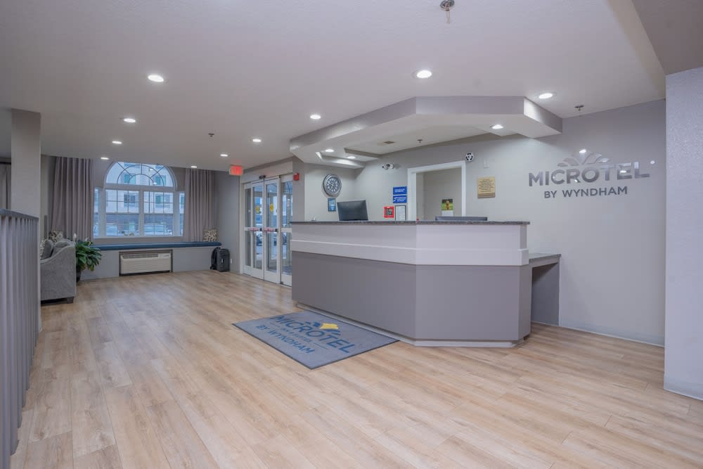 Microtel Inn & Suites by Wyndham Albertville 2