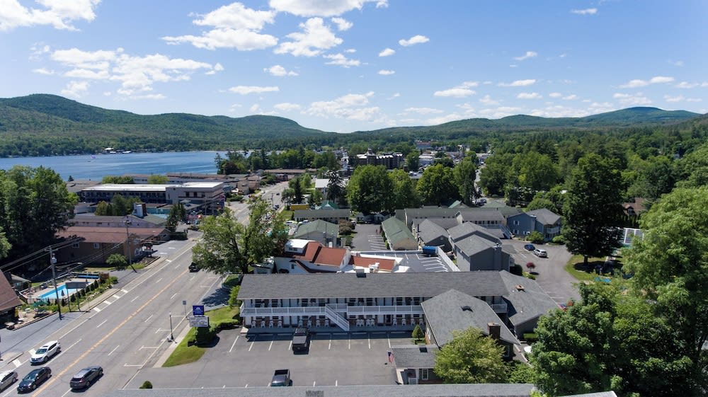 Adirondack Retreat Inn & Suites 1
