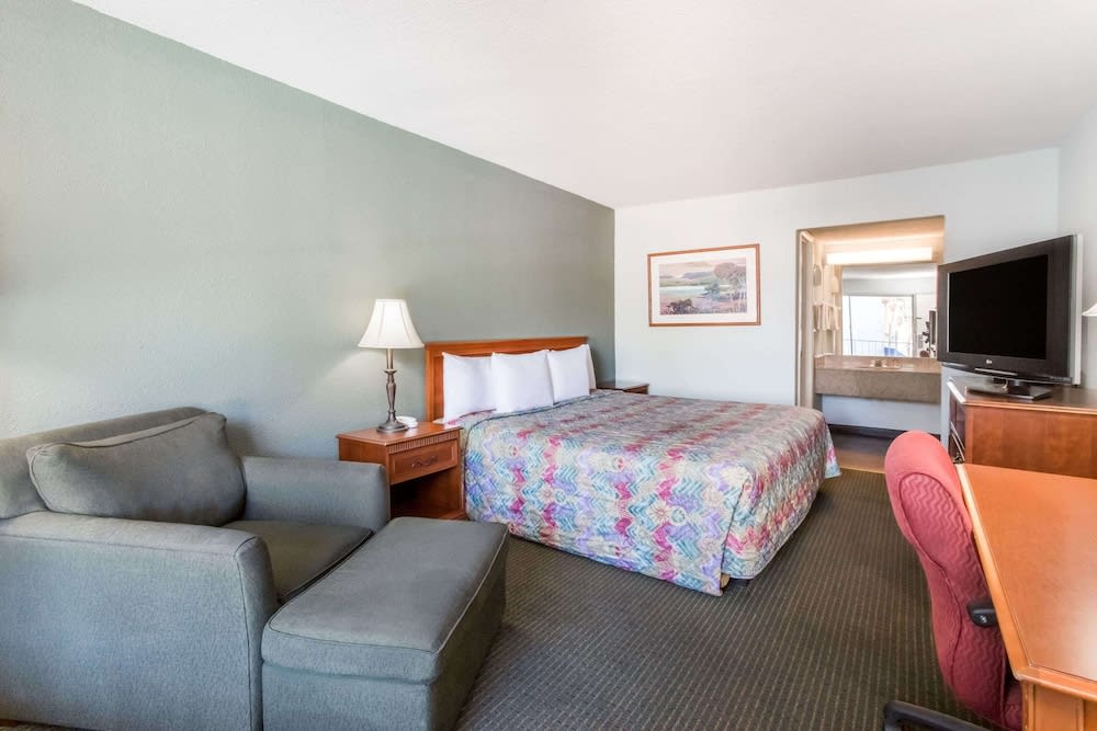 Knights Inn Plant City 5