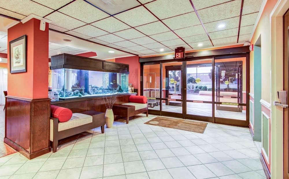 Comfort Inn & Suites Athens North 3