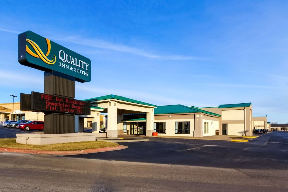 Quality Inn & Suites Moline Airport 1