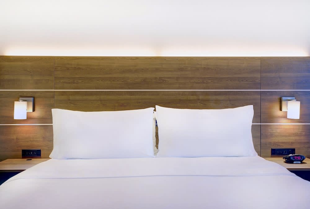 Holiday Inn Express WHITBY OSHAWA by IHG 2