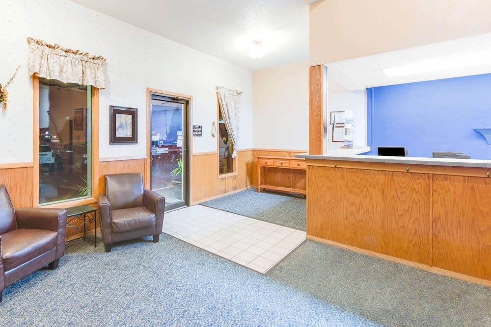 Super 8 by Wyndham Burlington 2