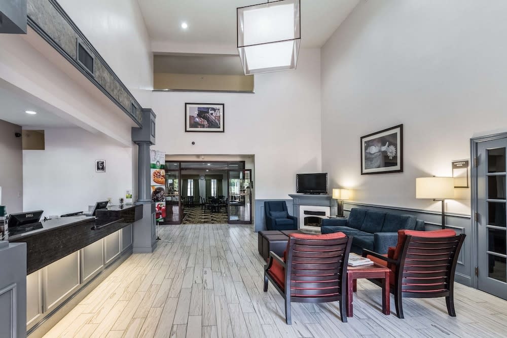 Quality Suites Burleson - Ft Worth 2