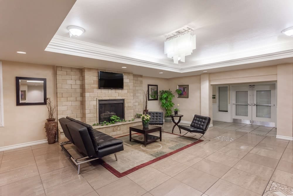 Hawthorn Suites 2
