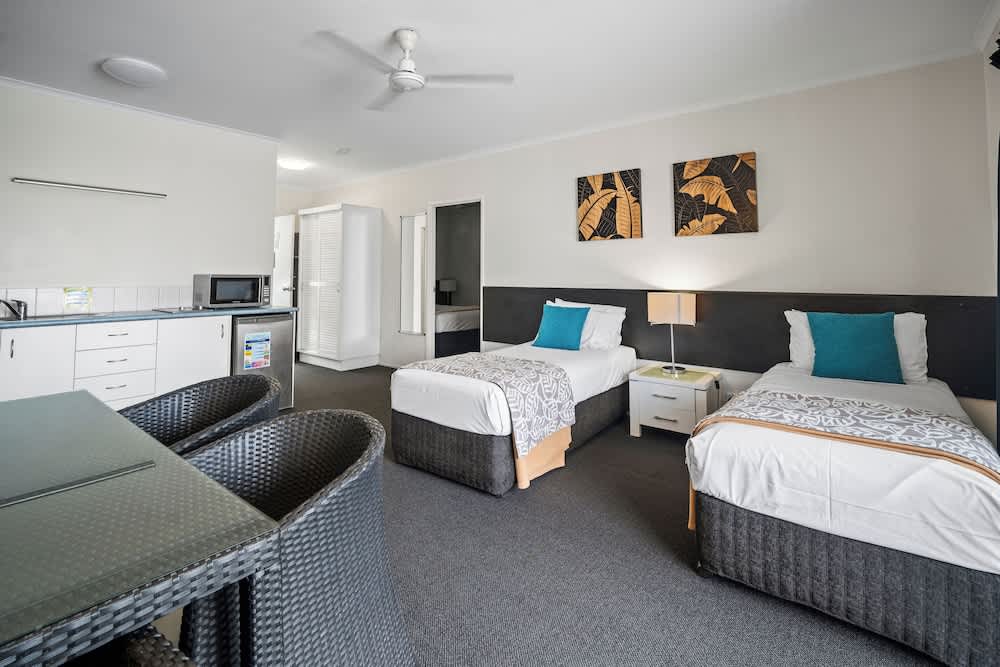 Colonial Palms Motor Inn 2