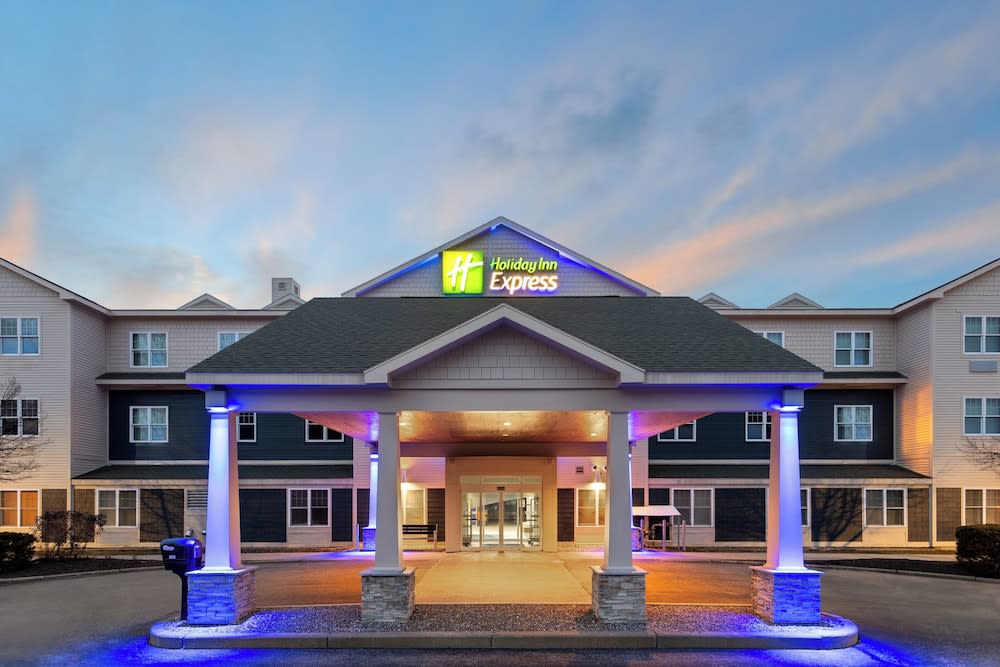 Holiday Inn Express & Suites FREEPORT - BRUNSWICK AREA by IHG 1