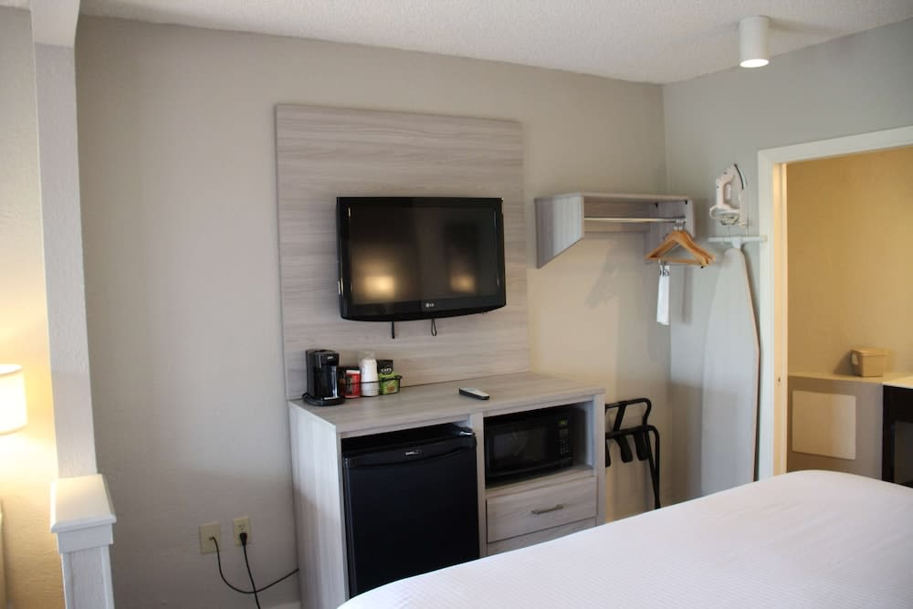 Boca Suites Deerfield Beach; SureStay Collection by BW 5