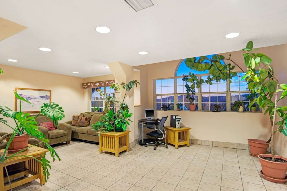 Microtel Inn & Suites by Wyndham Albuquerque West 2