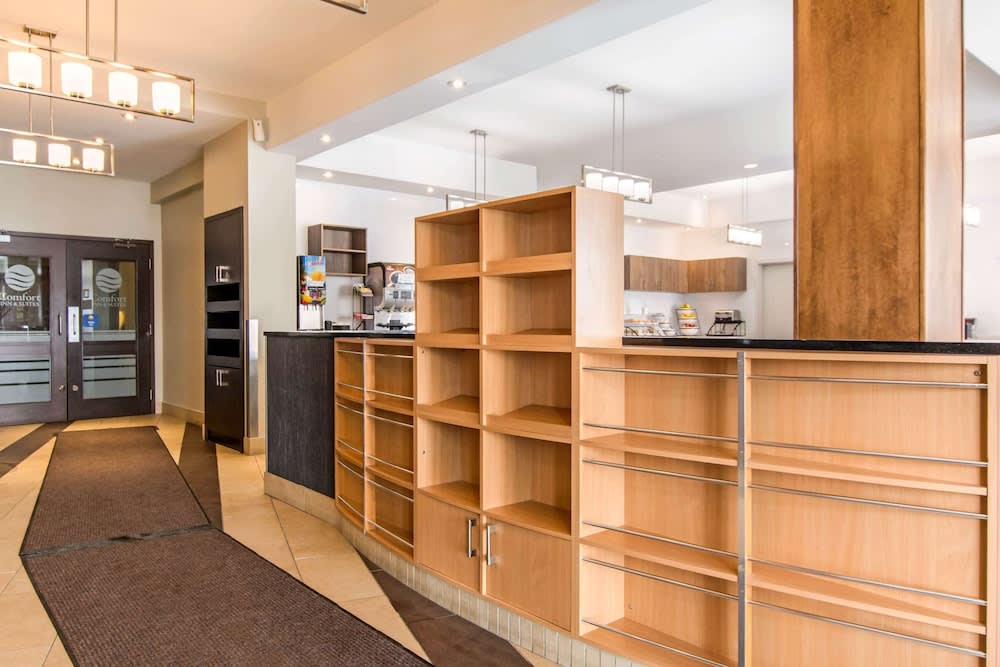 Comfort Inn & Suites 2