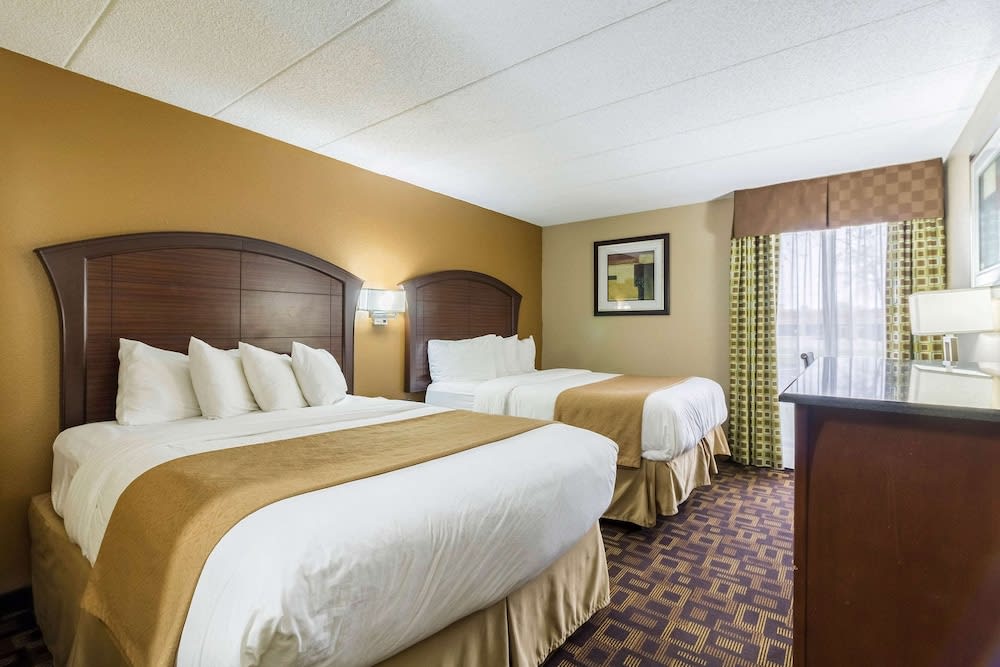 Quality Inn & Suites Arden Hills - Saint Paul North 5
