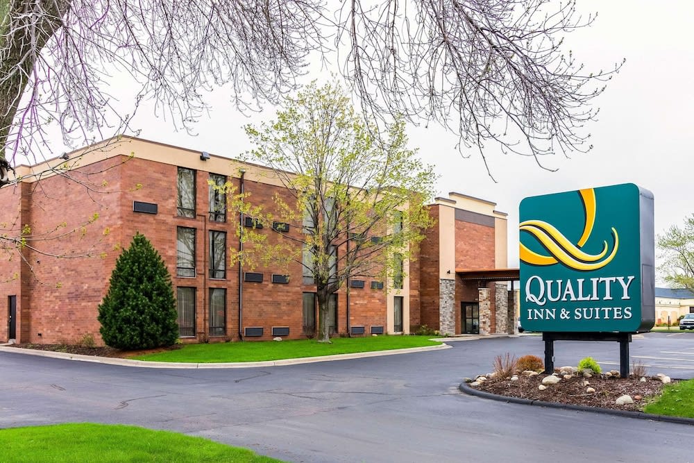 Quality Inn & Suites Arden Hills - Saint Paul North 1