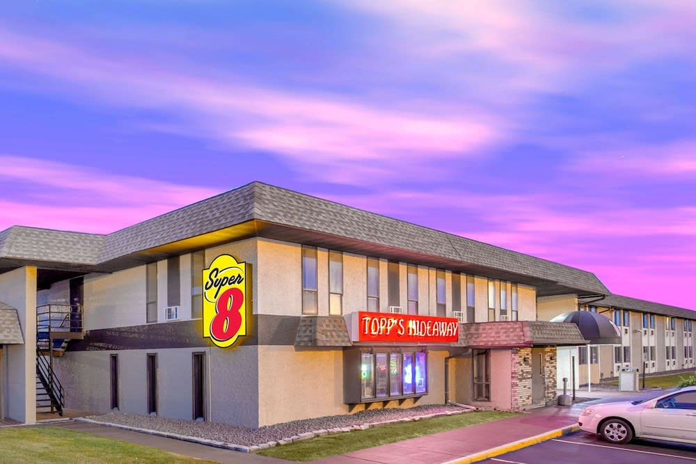 Super 8 by Wyndham Windsor/Madison North 1