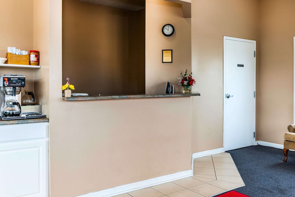 Econo Lodge Vincennes 2