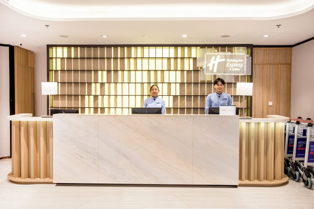 Holiday Inn Express & Suites BANGKOK CENTRAL PIER by IHG 2