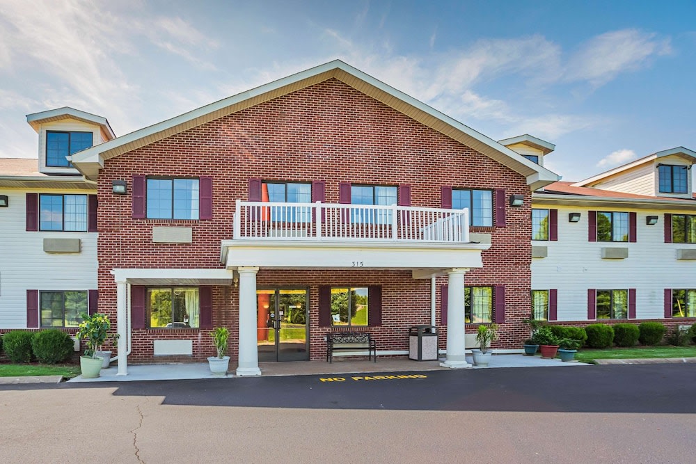 Econo Lodge Inn & Suites Ripley 1