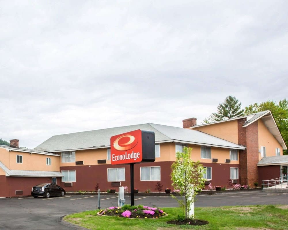 Econo Lodge Lakes Region 1