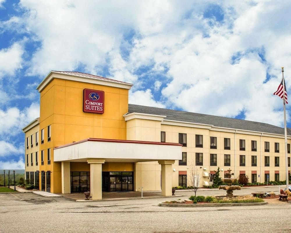 Comfort Suites Edinboro 1