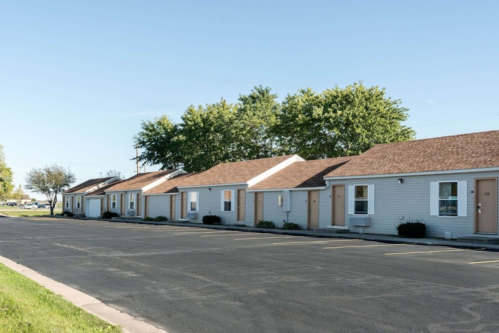 Rodeway Inn & Suites Austin I-90 1