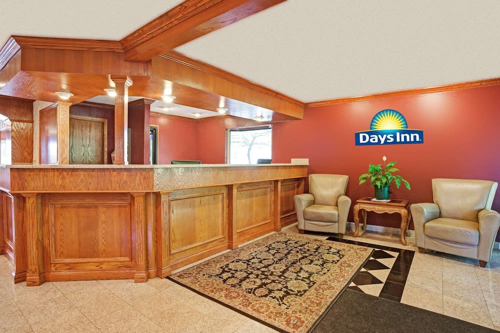 Days Inn & Suites by Wyndham Monroe 5