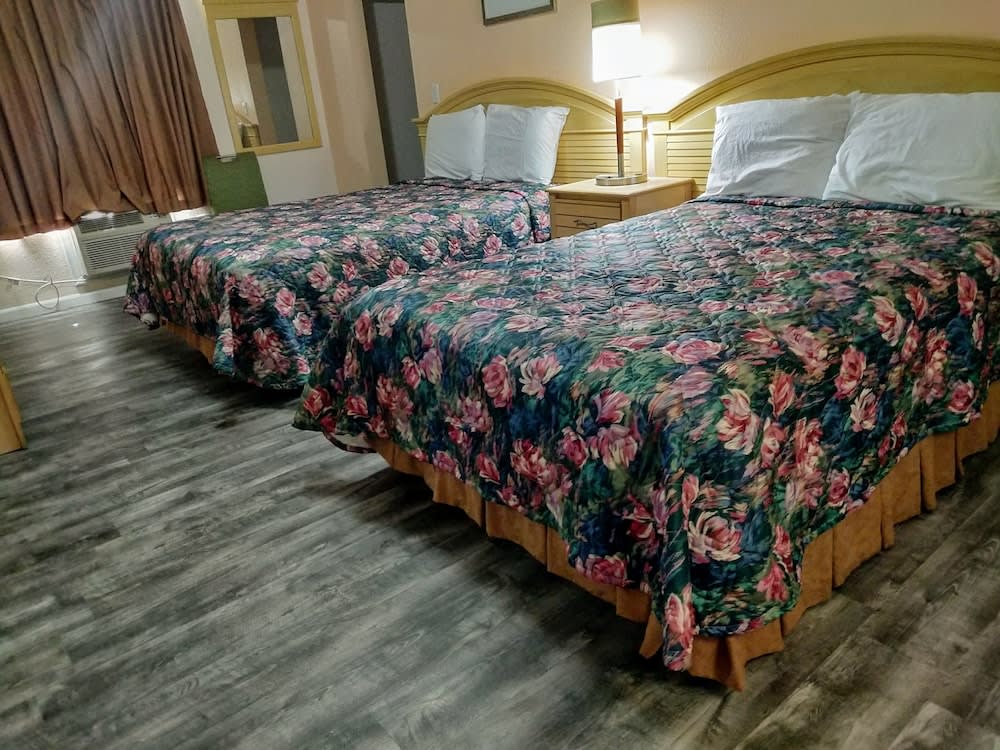 Travelers Inn - Clearwater 2