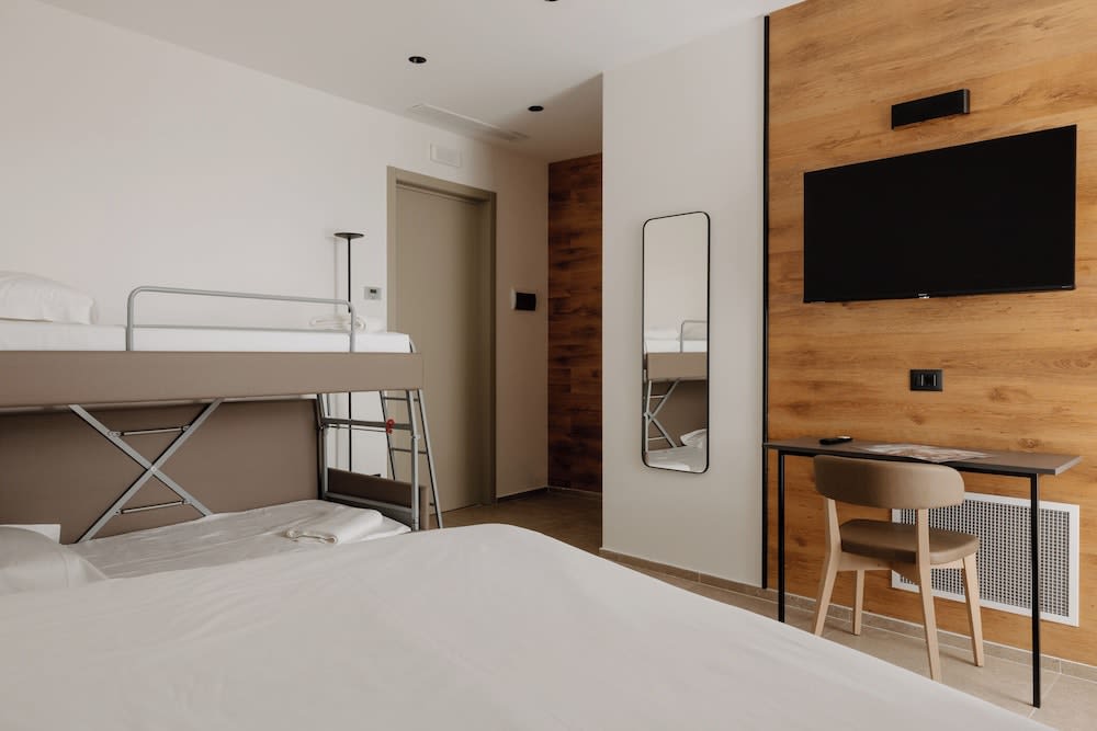 Belladonna Hotel 2