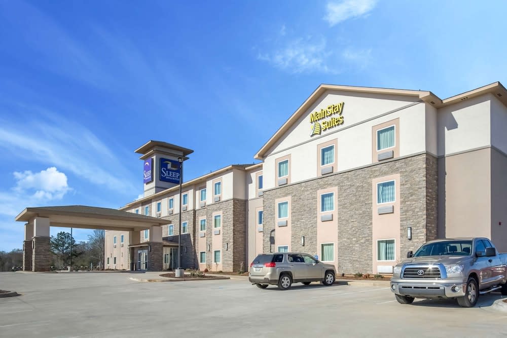 MainStay Suites Meridian - Bonita Lakes 1