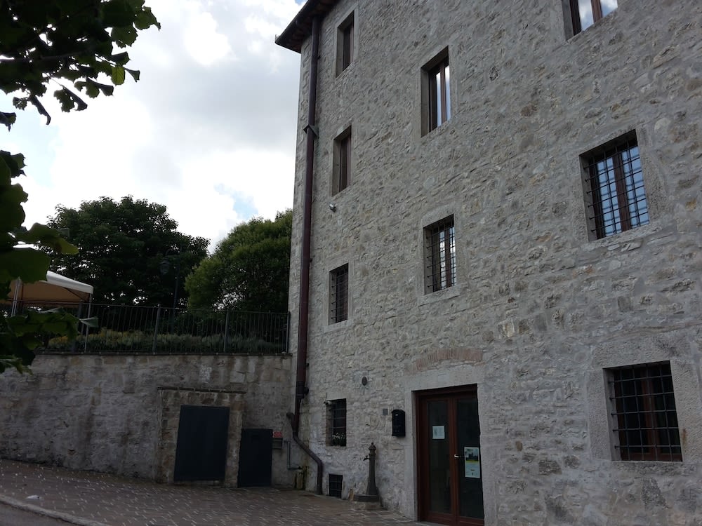 Castello Izzalini Todi Resort 3